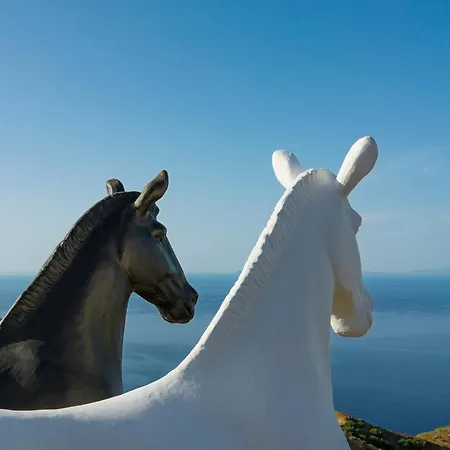 Makarias Traditional Luxury