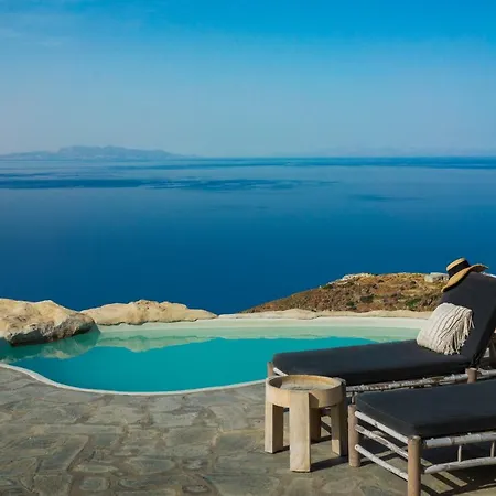 Makarias Traditional Luxury