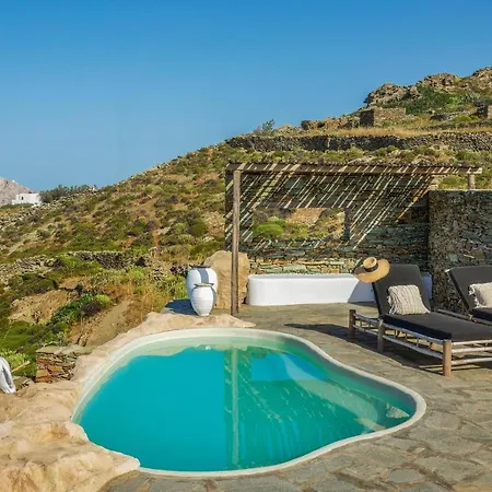 Makarias Traditional Luxury *