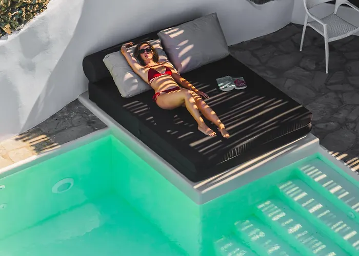 Makarias Traditional Luxury