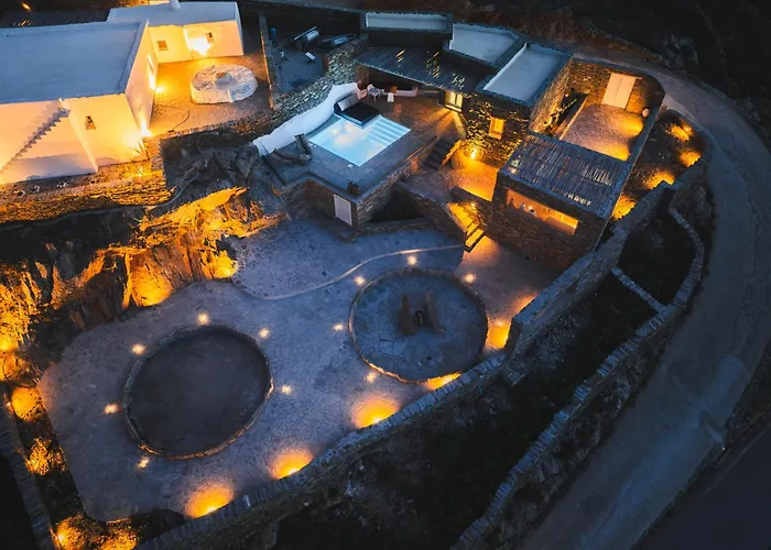 Makarias Traditional Luxury