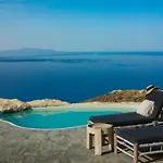 Makarias Traditional Luxury