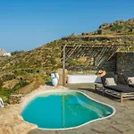 Makarias Traditional Luxury *