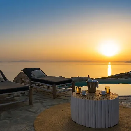 Makarias Traditional Luxury