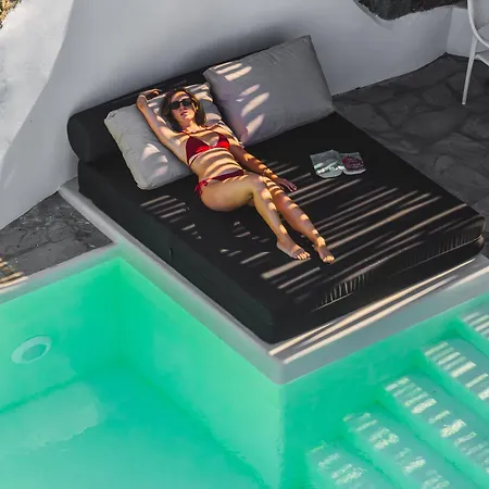 Makarias Traditional Luxury