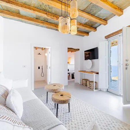 Makarias Traditional Luxury