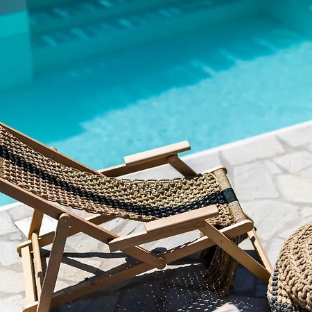 Makarias Traditional Luxury