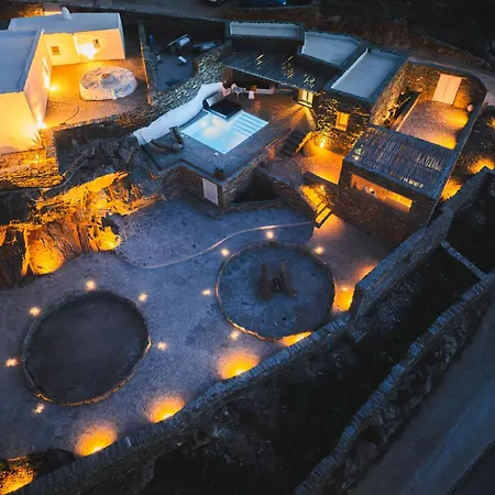 Makarias Traditional Luxury