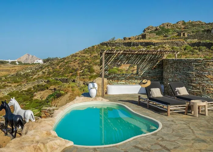 Makarias Traditional Luxury *